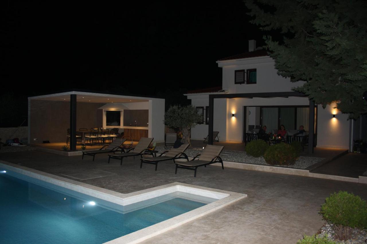Villa Caprice - Krk Milohnici Exterior foto